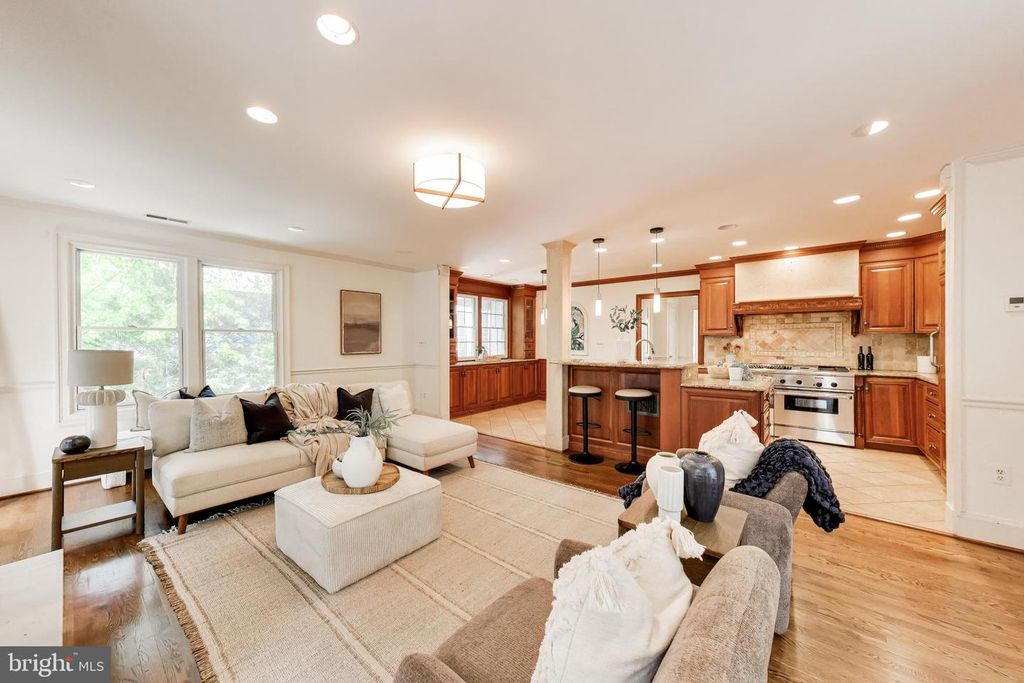 Image 22 of property listing at 4118 WOODBINE ST, Chevy Chase, MD 20815