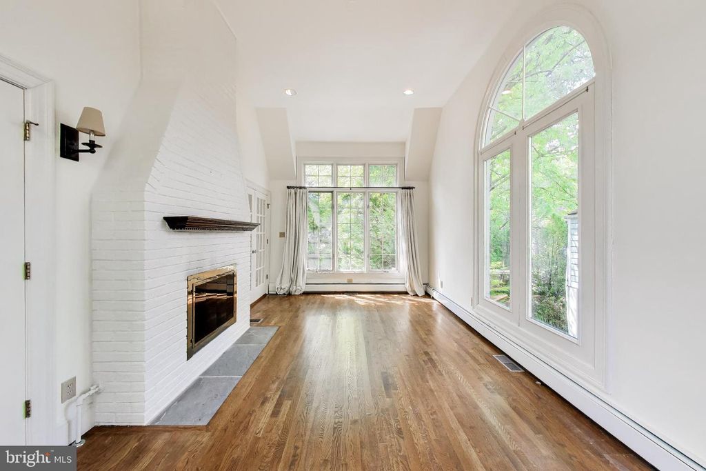 Image 24 of property listing at 4118 WOODBINE ST, Chevy Chase, MD 20815