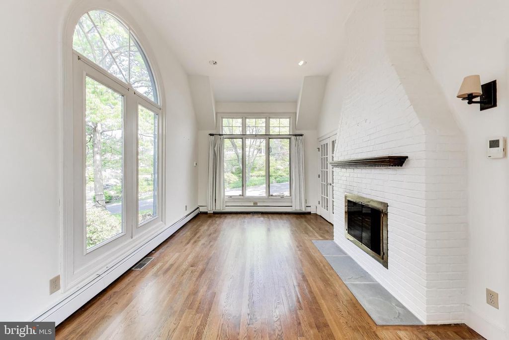 Image 25 of property listing at 4118 WOODBINE ST, Chevy Chase, MD 20815