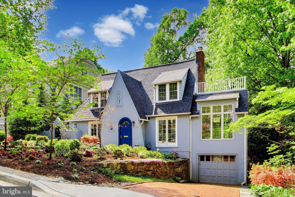 Image 3 of property listing at 4118 WOODBINE ST, Chevy Chase, MD 20815
