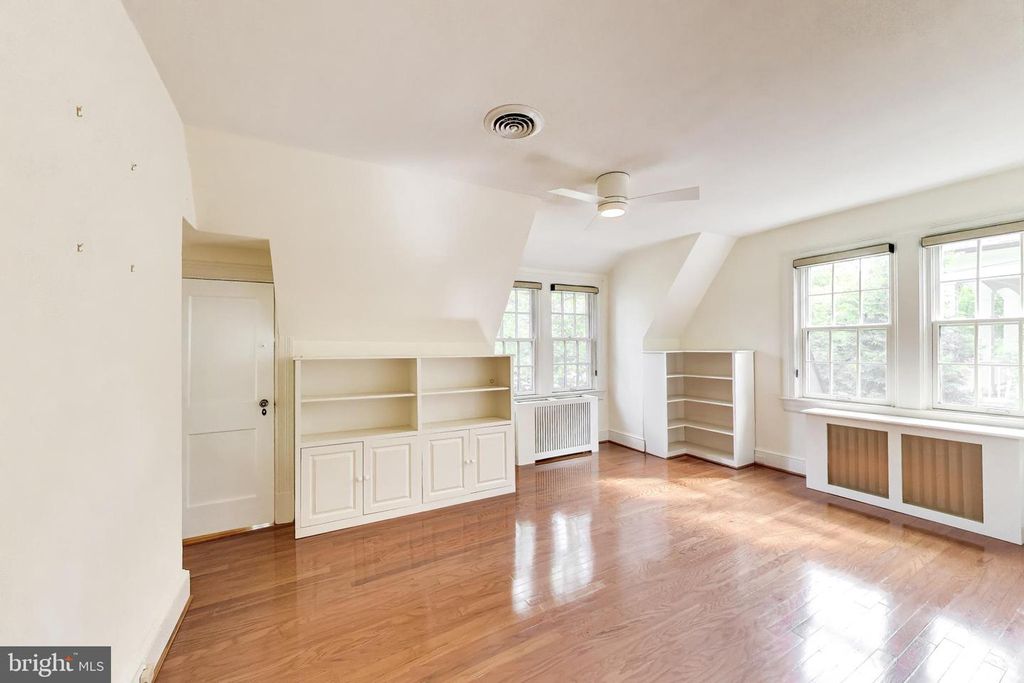 Image 34 of property listing at 4118 WOODBINE ST, Chevy Chase, MD 20815