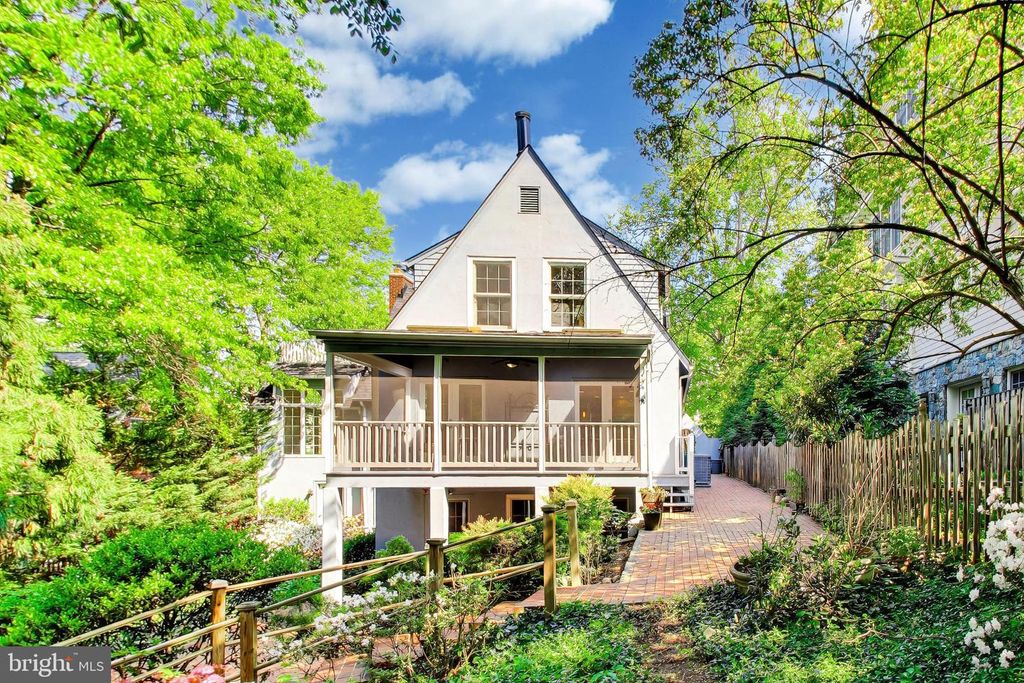 Image 58 of property listing at 4118 WOODBINE ST, Chevy Chase, MD 20815