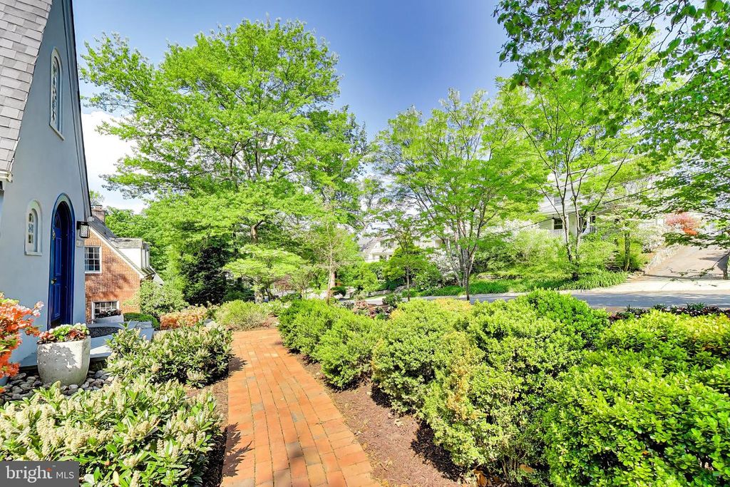 Image 6 of property listing at 4118 WOODBINE ST, Chevy Chase, MD 20815