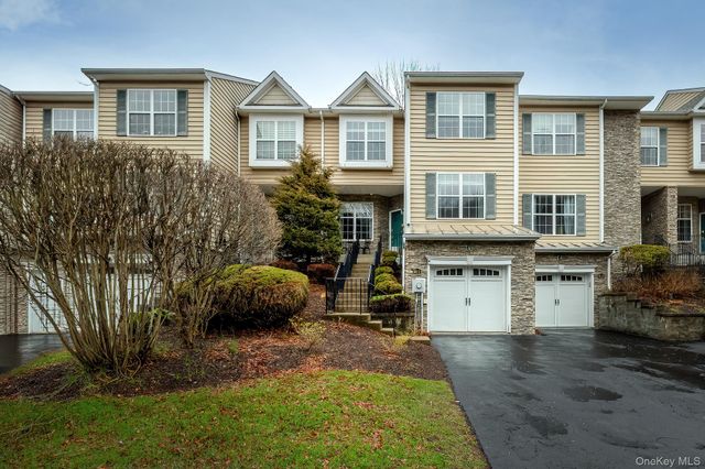 811 Huntington Drive, Fishkill, NY 12524