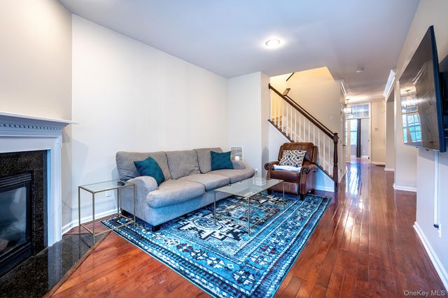 811 Huntington Drive, Fishkill, NY 12524