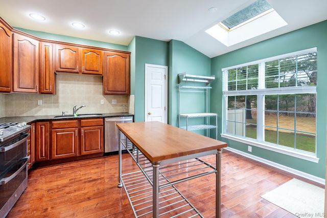 811 Huntington Drive, Fishkill, NY 12524