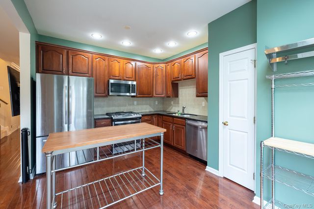 811 Huntington Drive, Fishkill, NY 12524