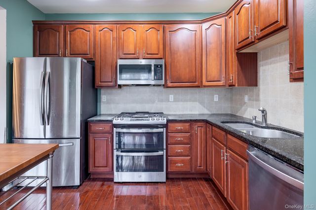 811 Huntington Drive, Fishkill, NY 12524