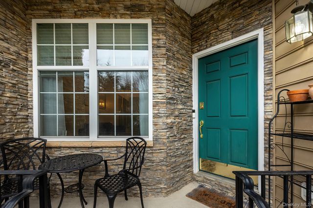 811 Huntington Drive, Fishkill, NY 12524