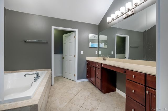 811 Huntington Drive, Fishkill, NY 12524