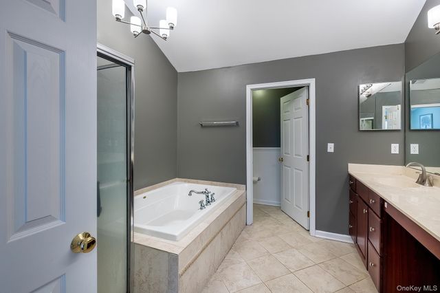 811 Huntington Drive, Fishkill, NY 12524