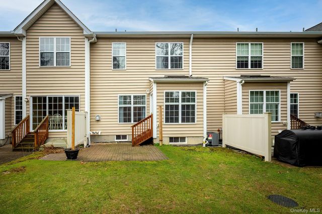 811 Huntington Drive, Fishkill, NY 12524