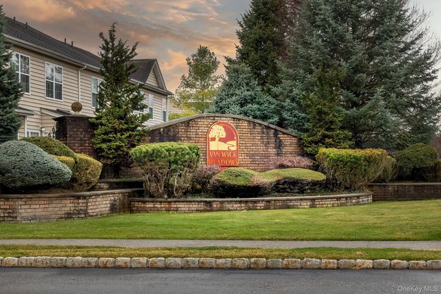 811 Huntington Drive, Fishkill, NY 12524