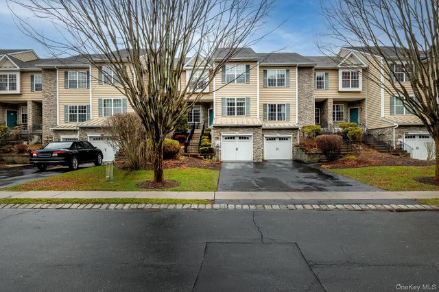 811 Huntington Drive, Fishkill, NY 12524
