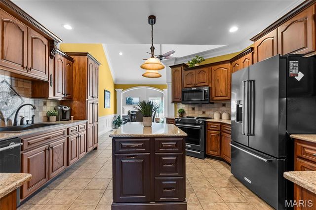 14160 Augusta Circle, Dexter, MO 63841