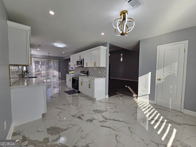 391 Park Ridge Circle, Riverdale, GA 30274