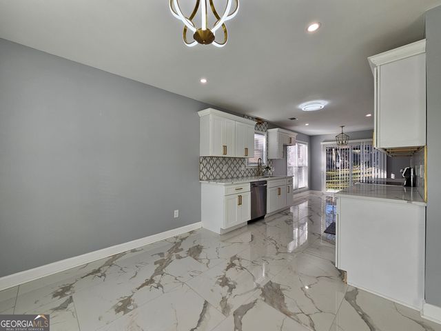 391 Park Ridge Circle, Riverdale, GA 30274