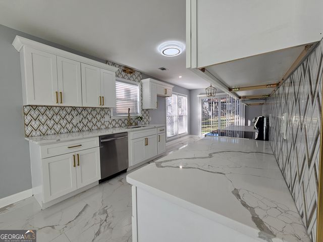 391 Park Ridge Circle, Riverdale, GA 30274