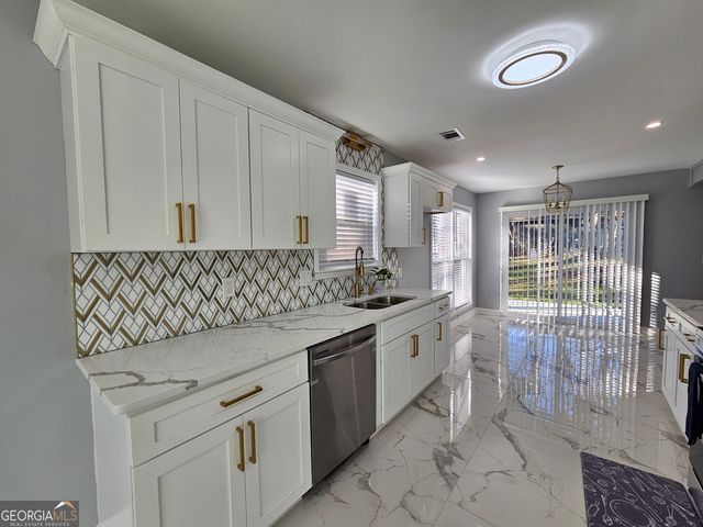 391 Park Ridge Circle, Riverdale, GA 30274