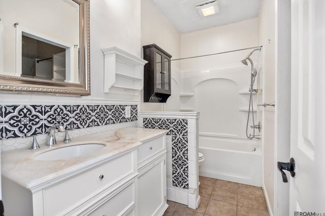 7111 Point Avery Dr, Baton Rouge, LA 70817