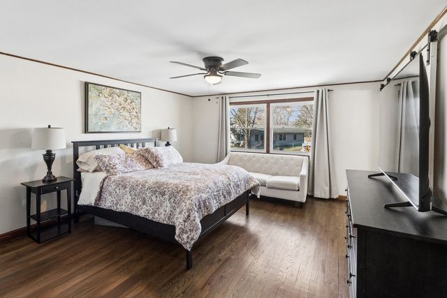 828 Harwich Lane, Schaumburg, IL 60194