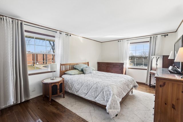 828 Harwich Lane, Schaumburg, IL 60194