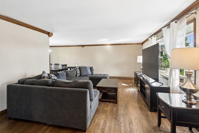 828 Harwich Lane, Schaumburg, IL 60194