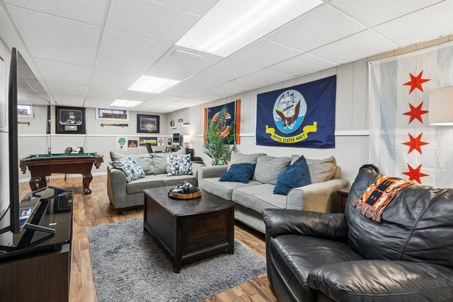 828 Harwich Lane, Schaumburg, IL 60194