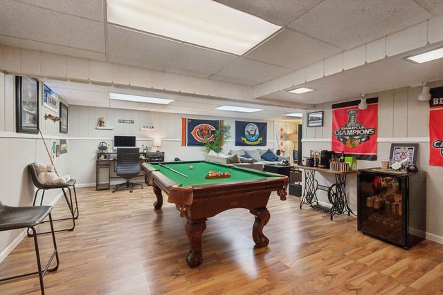 828 Harwich Lane, Schaumburg, IL 60194