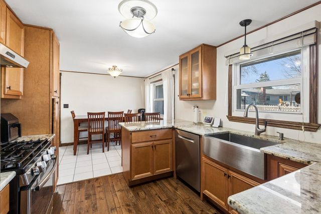 828 Harwich Lane, Schaumburg, IL 60194