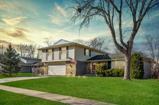 828 Harwich Lane, Schaumburg, IL 60194