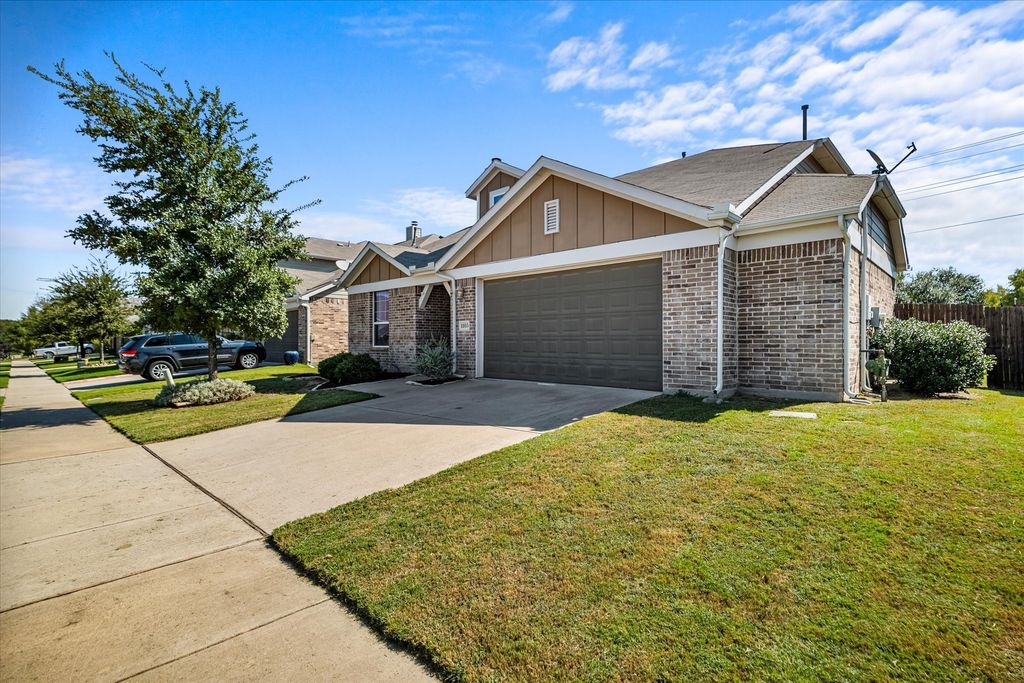 1105 Freesia Drive, Little Elm, TX 75068 — photo 2