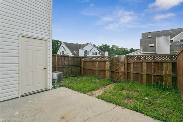 104 Monument CT, Yorktown, VA 23693