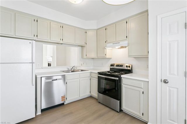 104 Monument CT, Yorktown, VA 23693