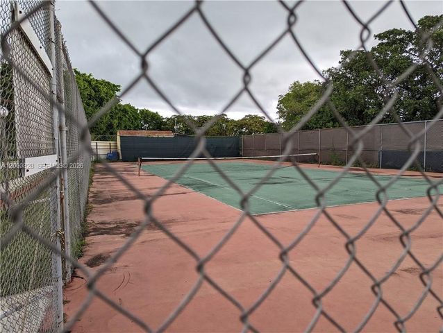 8000 Fairview Dr 301, Tamarac, FL 33321