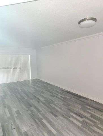 8000 Fairview Dr 301, Tamarac, FL 33321