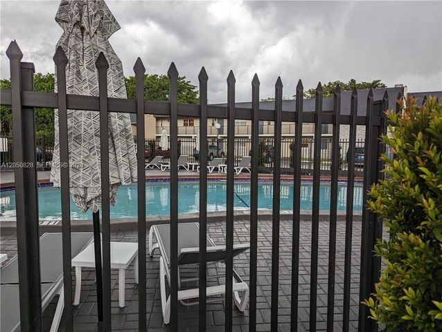 8000 Fairview Dr 301, Tamarac, FL 33321