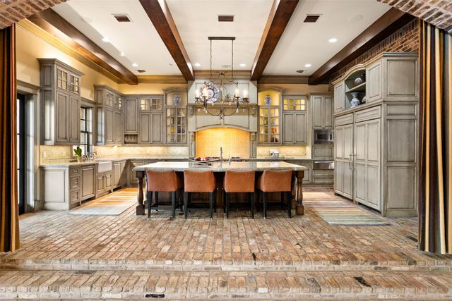 1096 Roadrunner Road, Bartonville, TX 76226