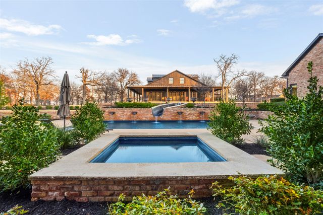 1096 Roadrunner Road, Bartonville, TX 76226