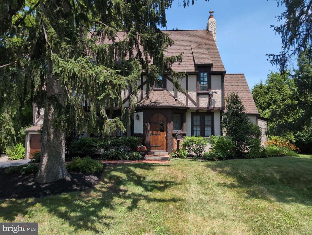 273 STRAFFORD AVE, Wayne, PA 19087