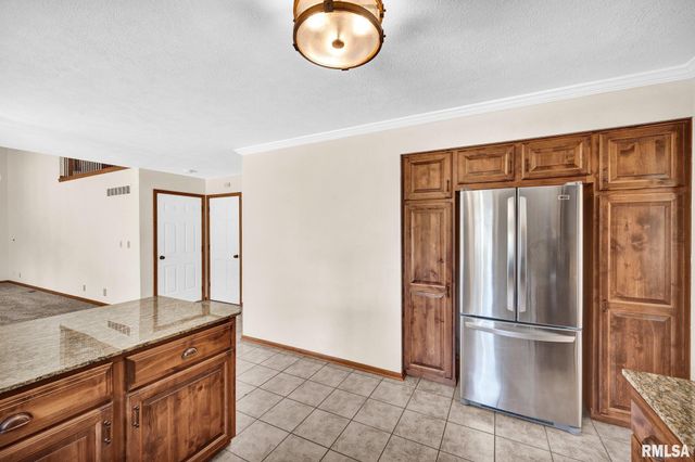 138 KNOLLCREST Avenue, Morton, IL 61550