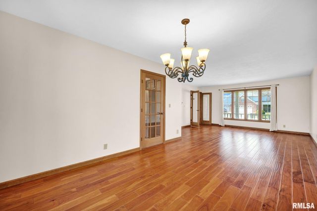 138 KNOLLCREST Avenue, Morton, IL 61550