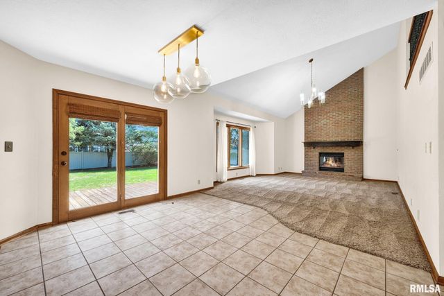138 KNOLLCREST Avenue, Morton, IL 61550