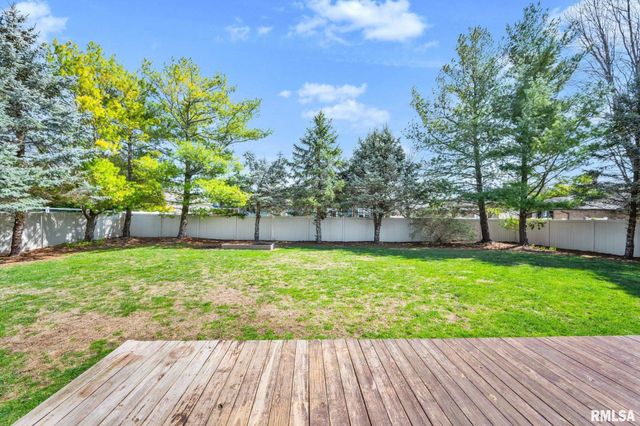 138 KNOLLCREST Avenue, Morton, IL 61550