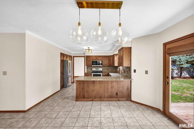 138 KNOLLCREST Avenue, Morton, IL 61550
