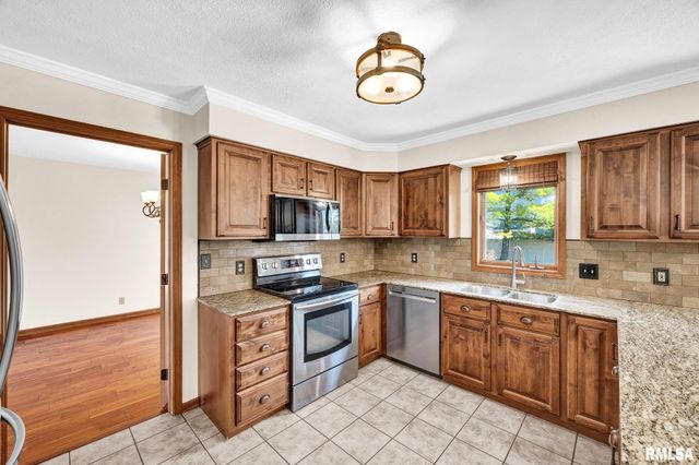 138 KNOLLCREST Avenue, Morton, IL 61550