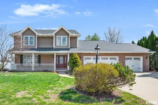 138 KNOLLCREST Avenue, Morton, IL 61550