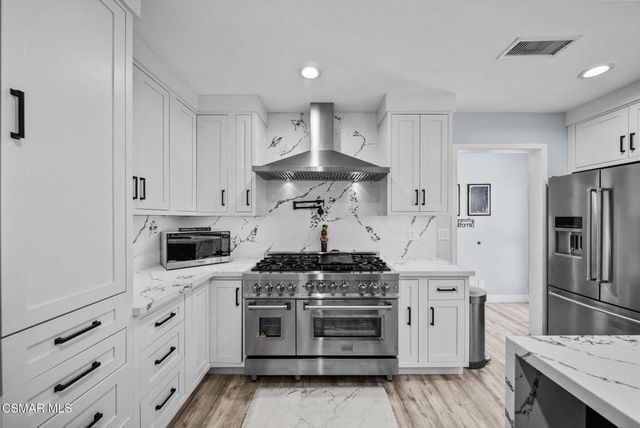 8787 Colbath Avenue, Panorama City, CA 91402