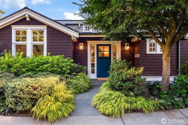 9221 SE 46th Street, Mercer Island, WA 98040