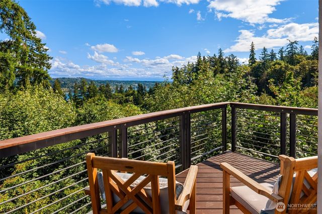 9221 SE 46th Street, Mercer Island, WA 98040